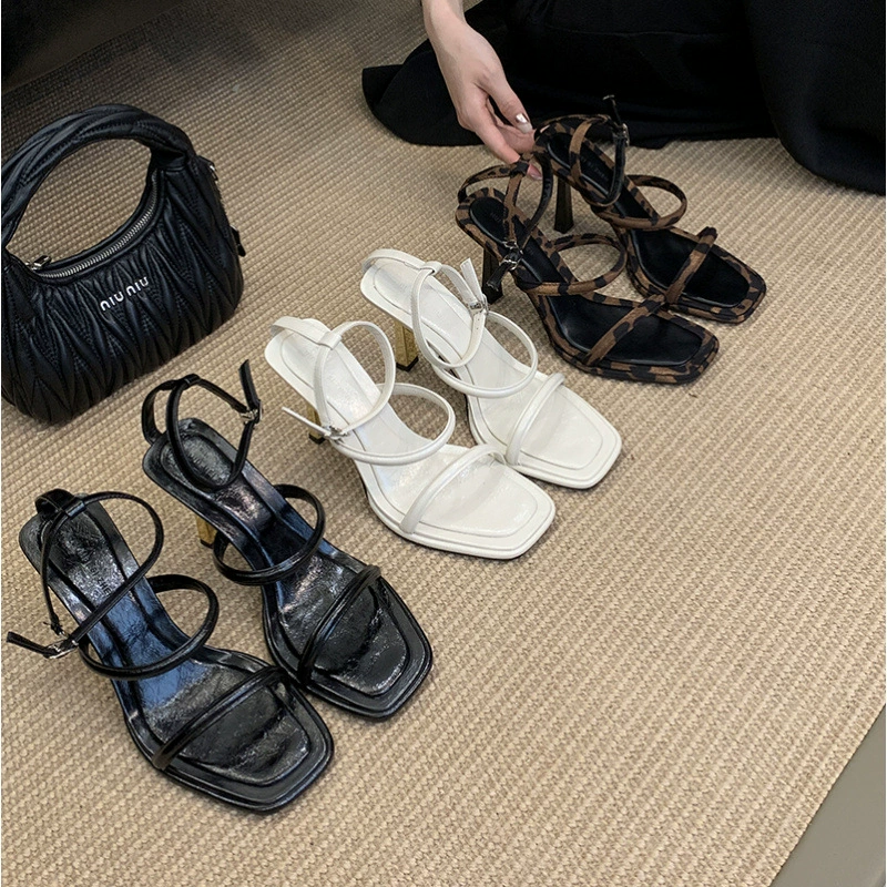 Женские летние босоножки 2025 года, серебряные, простые, с перекрестными ремешками, открытым носком, на высоком каблуке-шпильке золотого цвета, элегантного дизайна.