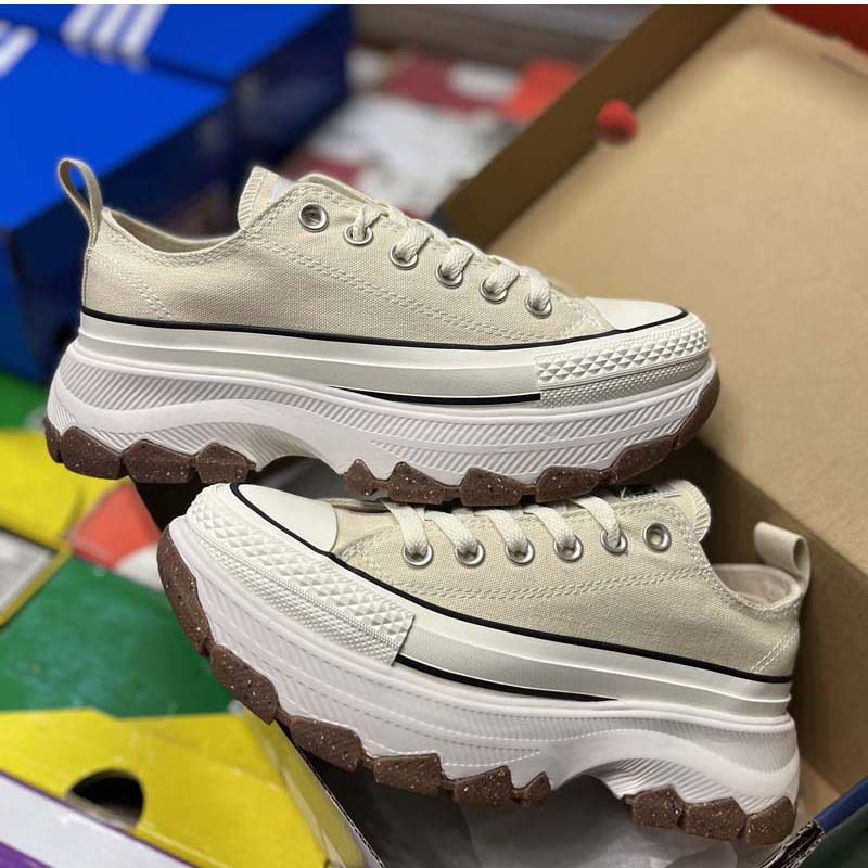 New 2025 New Black Low-Top Thick-Soled Height-Increasing Non-Slip Wear-Resistant Canvas Casual Shoes Couple Versatile_vogvips.com