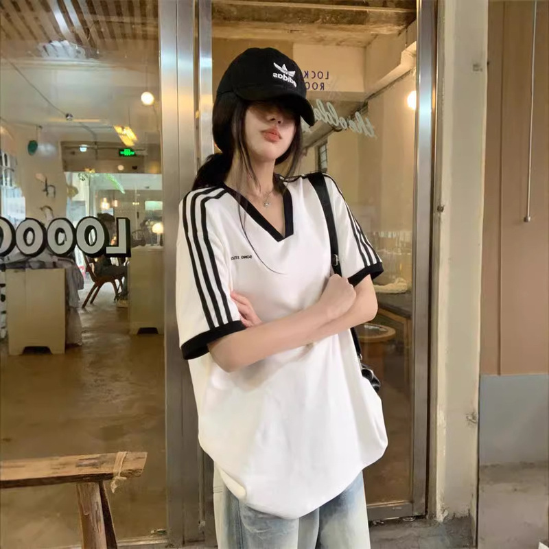 2025 New Korean Style White V Neck Short-Sleeved T-Shirt for Women Summer Stripesd Loose Simple Korean T-Shirt Top