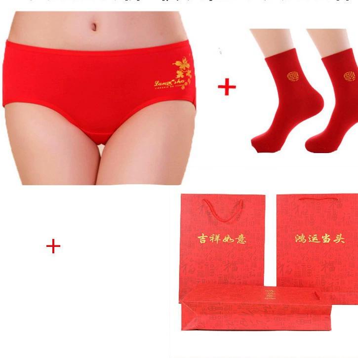 "Женское" нижнее белье + красные носки + большая красная сумочка на флисовой подкладке