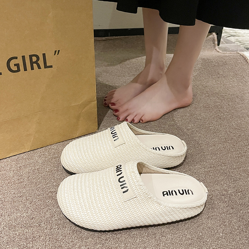 Fashionable ultra-soft women's slippers