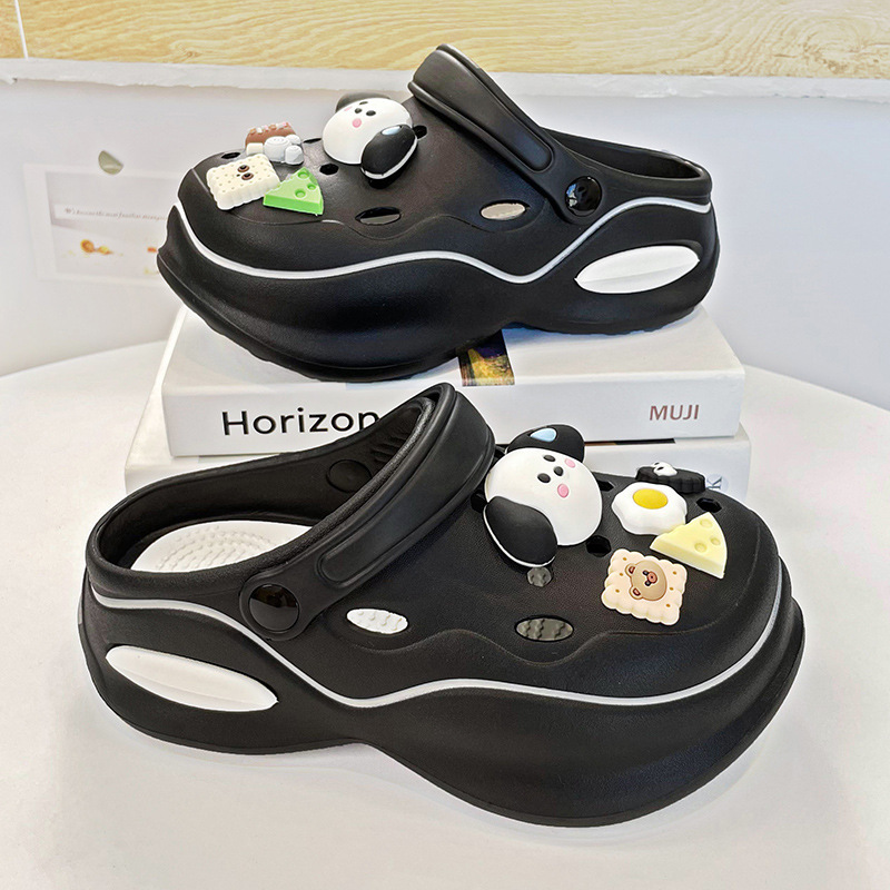 Nueva calidad de bricolaje, zapatos con agujeros, mujeres al por mayor, 2025, uso de verano, fondo grueso de dibujos animados, pisando mierda, sandalias Baotou, cabello