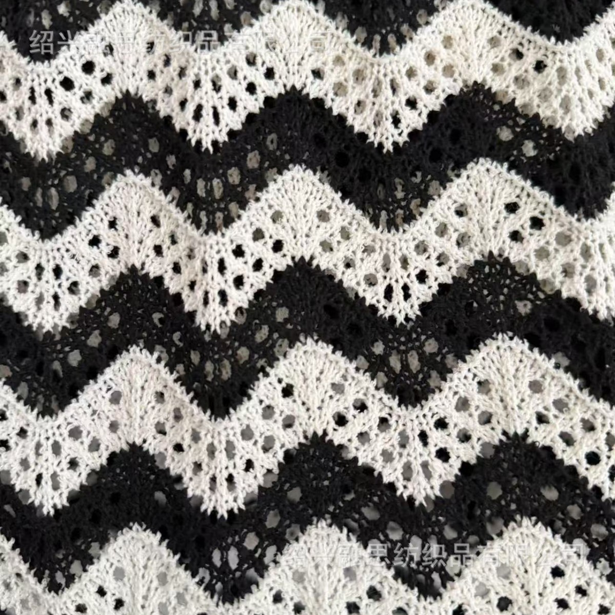 彩条洞洞镂空粗针提花面料坑条条纹针织布肌理感童装上衣涤氨针织