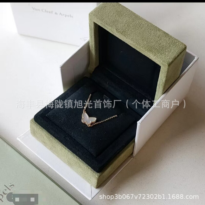 高バージョン CNC 彫刻 V ゴールド四つ葉のクローバー蝶シリーズ ブレスレット厚いメッキ 18K ゴールド白螺鈿ペンダント鎖骨チェーン。|undefined