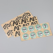 创意定 制锌合金立体字母粒金属标牌精品压铸打孔服装商标贴