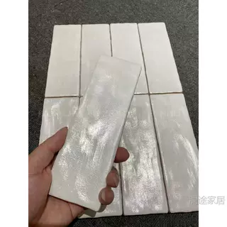 贝壳白进口珍珠釉面法式卫生间厨房小方砖 微光奶白复古长条墙砖