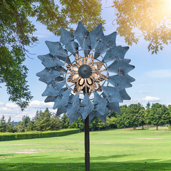 屋外の太陽エネルギーの発光の風車の花園の芝生は庭の金属の工芸品の鉄芸の風車を飾って卸売りを飾ります。
