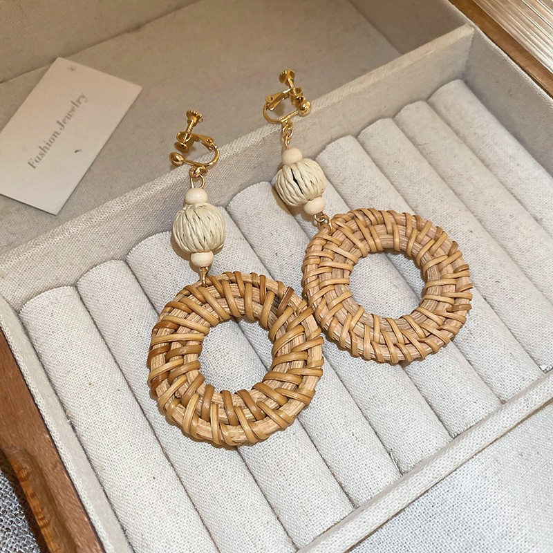 Pendientes de pinza de oreja de perla de temperamento de lujo ligero francés