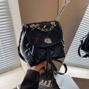 Mochila de cadena de diamantes de estilo occidental para mujer 2024 nueva mochila plateada de verano para estudiantes universitarios