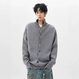 男式针织衫;男式夹克;男式休闲裤