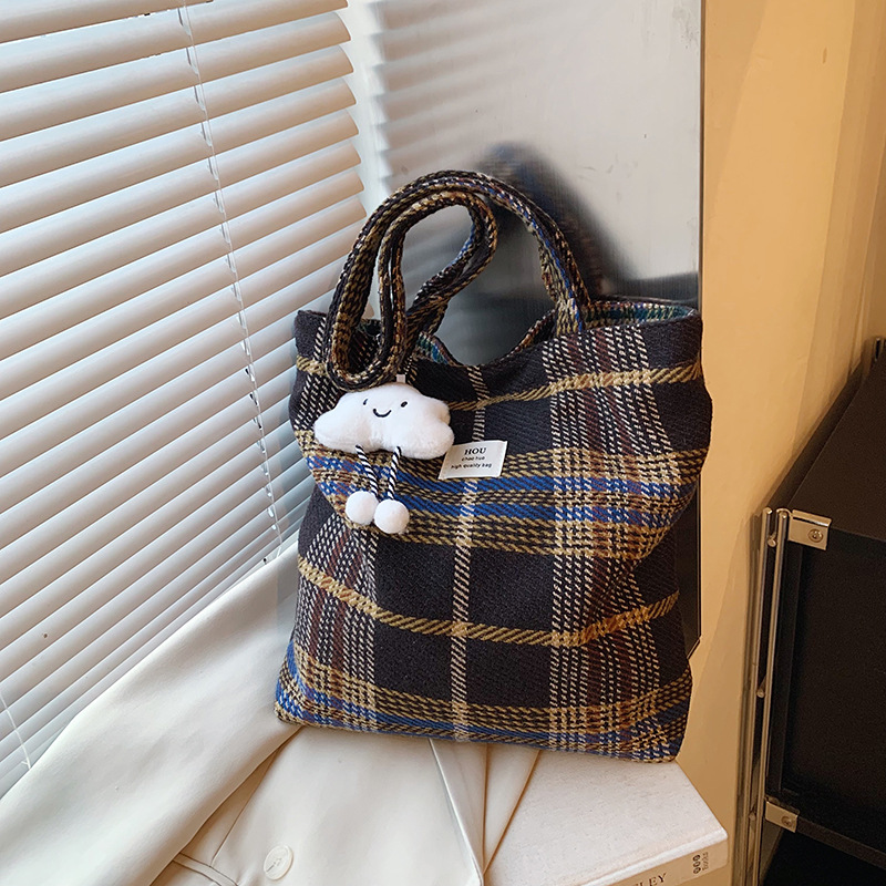 Bolsa de hombro de gran capacidad de invierno para mujeres 2024 nuevo bolso de lana cuadrado retro bolso de viaje de estudiantes universitarios