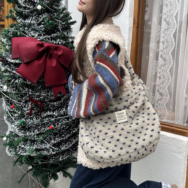 510172 Plush Heart-Shaped Crossbody Bag, New Autumn and Winter Shopping Bag, Large Capacity Crossbody Shoulder Canvas Bag