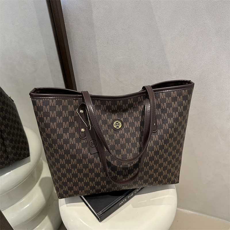 Europa y América retró personalidad de gran capacidad letras impresas simples bolsos grandes para mujeres 2025 nueva bolsa de hombro de viaje