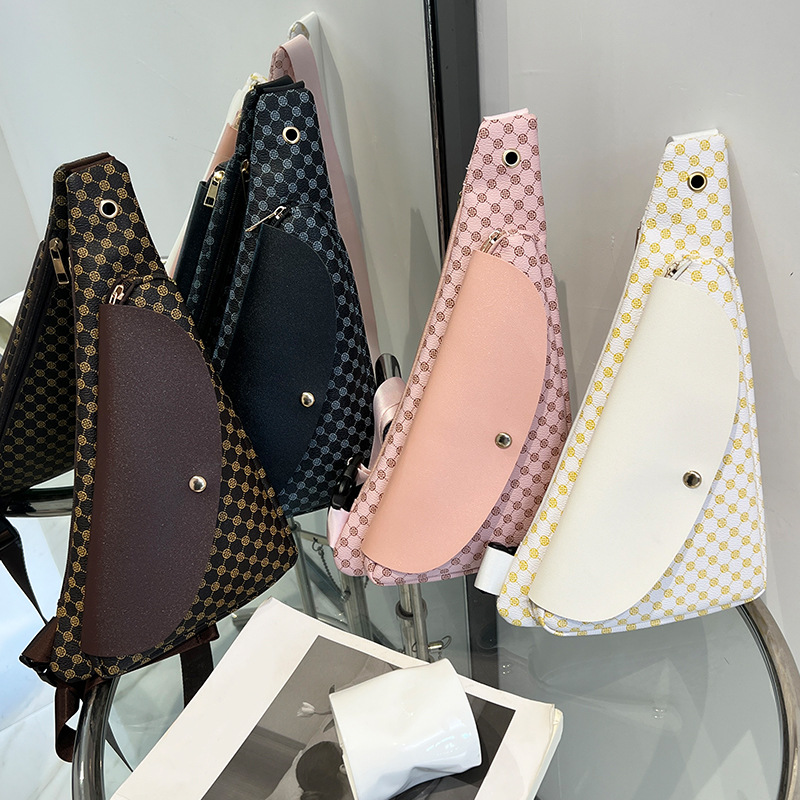 Bolsa de mensajero de diseño de nicho 2023 otoño nueva bolsa de hombro de las mujeres bolsa de teléfono móvil de gran capacidad bolsa de hombro de las mujeres de estilo coreano