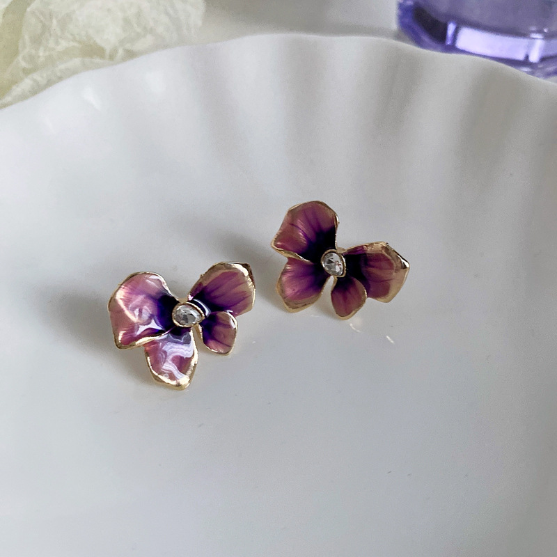 Wholesale Jewelry Retro Heart Shape Alloy Rhinestones Inlay Drop Earrings display picture 1