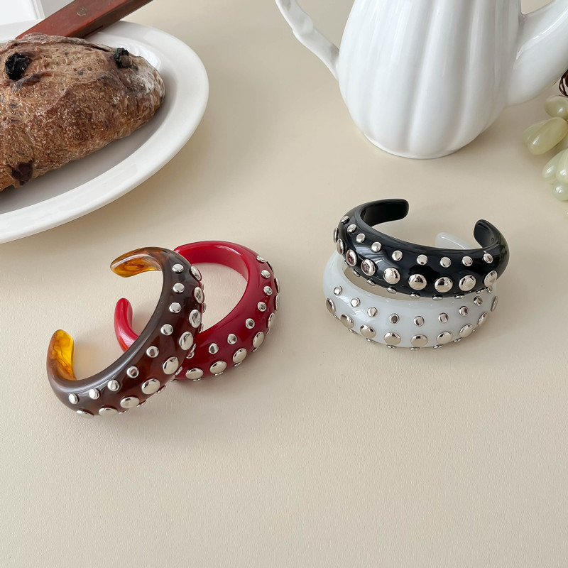 Vintage Retro Amber Studded Bracelet, Niche Design Wide Open Bangle, French-Style Light Luxury Bracelet for Women