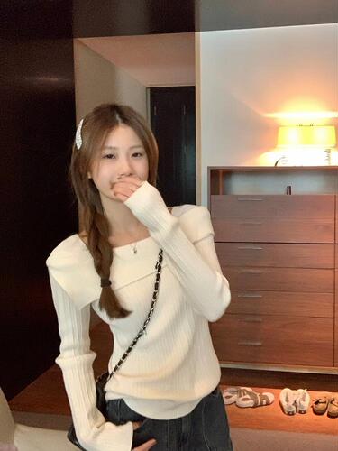 All-matching apricot color one-shoulder sweater for women with early autumn feel, super beautiful, slim, pure long-sleeved knitted top