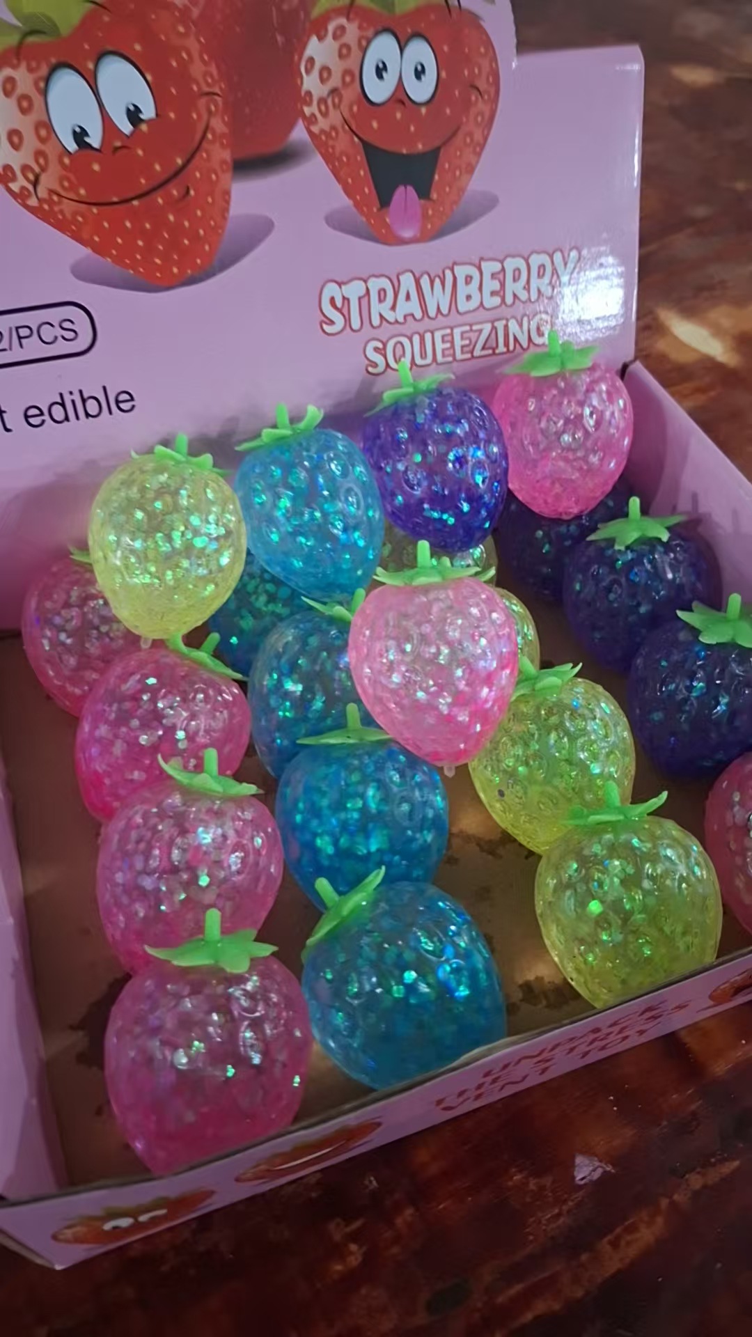 Frutas transfronterizas de simulación amazónica fresa pellizco de pellizco de ventilación rebote lento juguete descompresión ventilación bola de harina de fresa