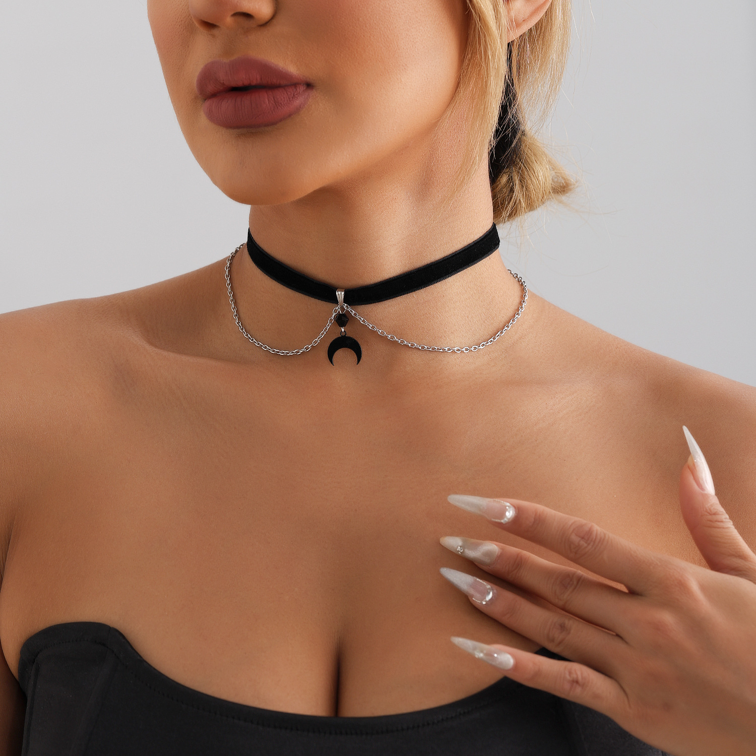 欧美配饰新品 哥特黑色天鹅绒链月牙吊坠项链 朋克万圣节珠宝女式