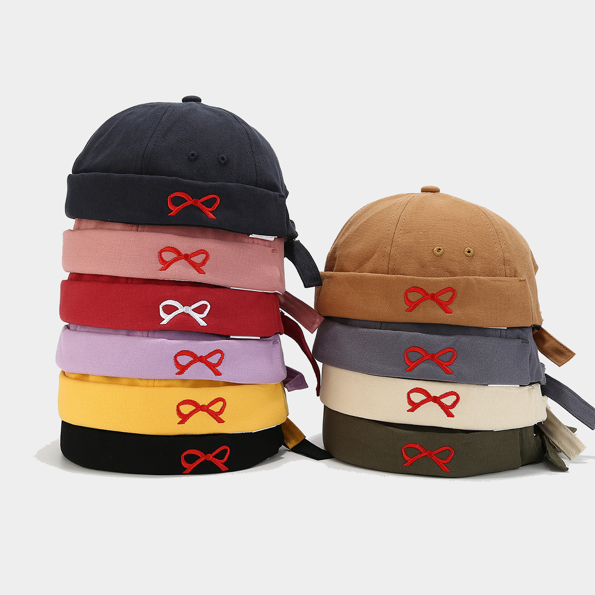 Elegante sombrero de fieltro con mariposa bordada y lazo: estilo urbano vintage, inspiración coreana, gorra de mujer a la moda. Imagen adicional.