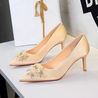 8358-AH113 European and American banquet sexy slim heel high heels, pearl lace flower pointed temperament single shoes for women
