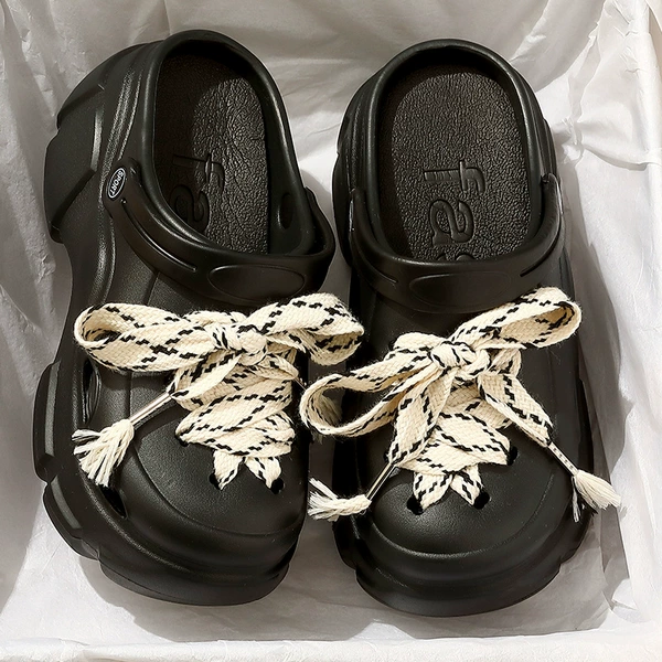 Black shoelaces