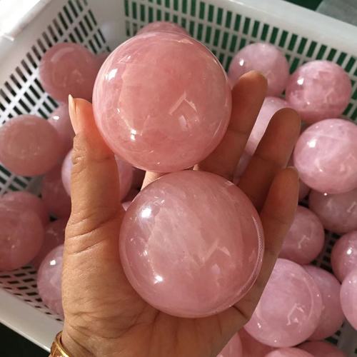 Manufacturer wholesale natural powder crystal ball ornaments, powder crystal raw stone, polished powder crystal ball, home decoration crafts