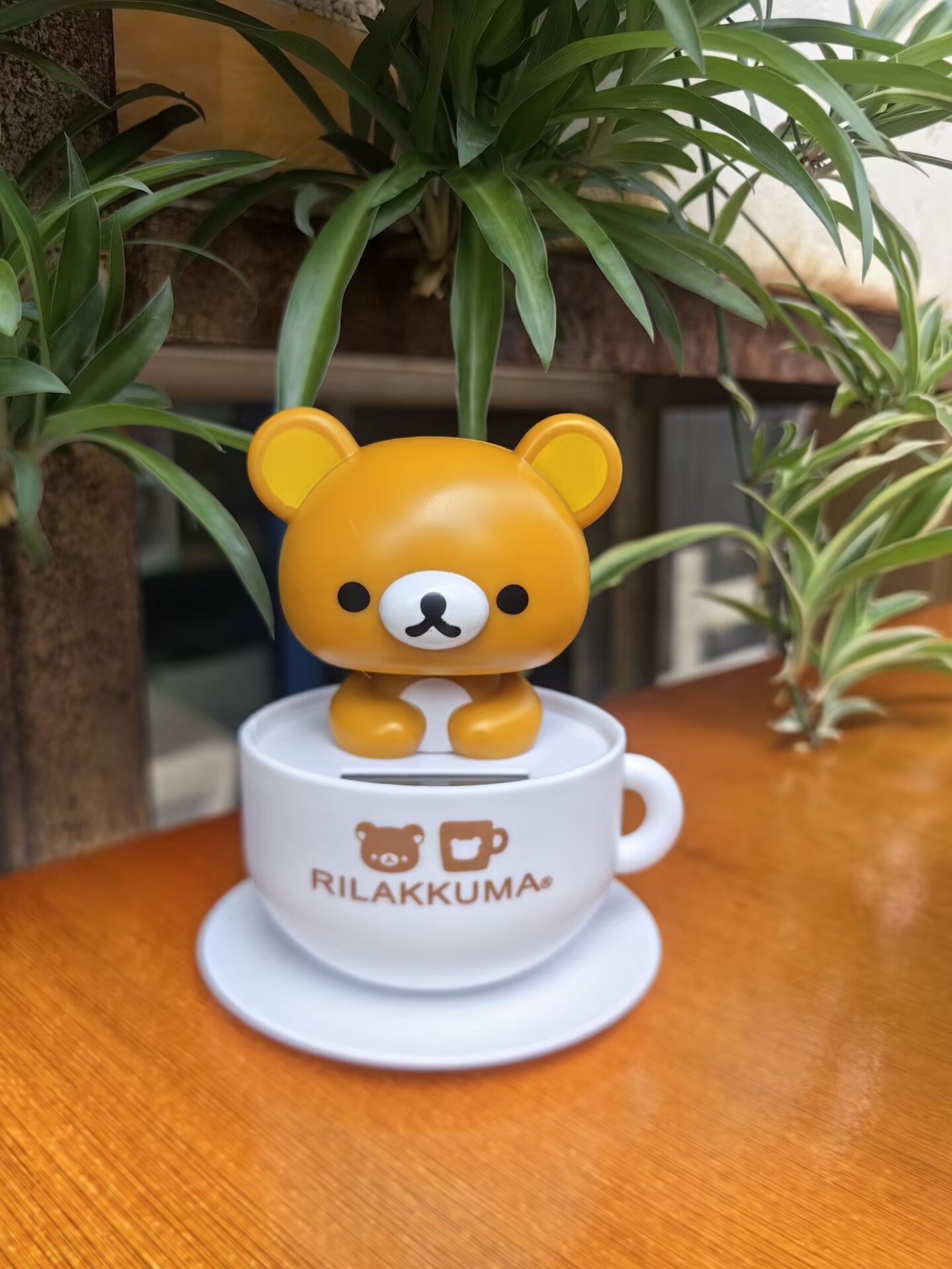 Solar-Powered Panda Bobblehead Ornament, Cute Cartoon Car Interior Creative Decoration, New Model Nodding Doll for Car