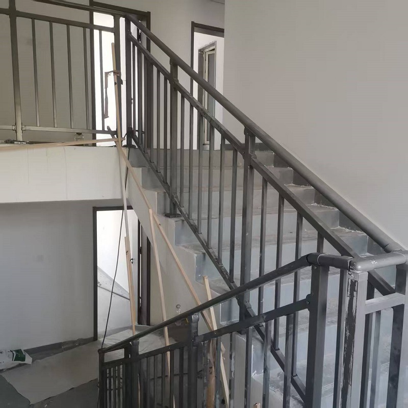 楼梯扶手可制成组装式和焊接式适用用于各个小区及住宅郑州栏杆厂