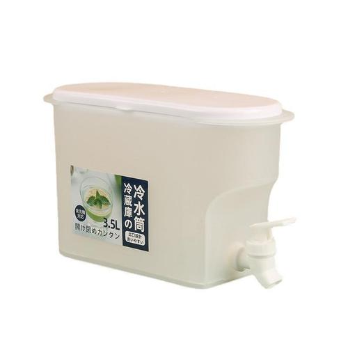 Modern and simple cold water kettle with its own faucet. Lemonade and fruit drink kettle can be placed in the refrigerator household plastic bucket.