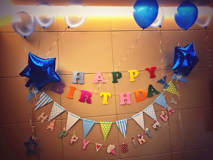 Festbanderoller och triangulära vimplar för skolfester_voghion.com