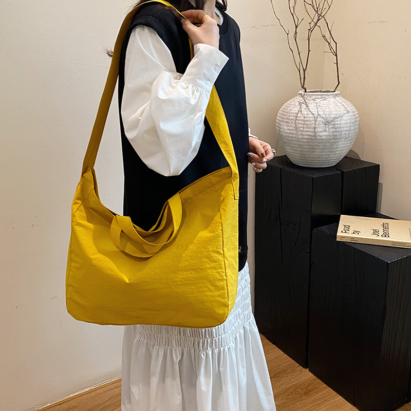 Simple relajado sensación de gran capacidad bolso de lona de hombro de mujer hollow viento versátil bolso de mochila