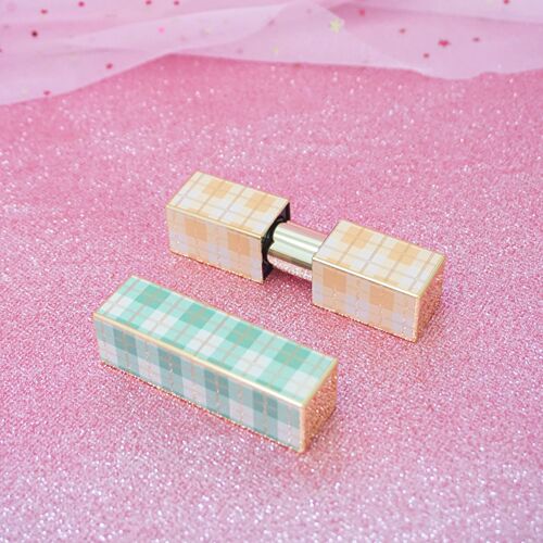 3D printing lipstick tube embossing technology, fresh and ancient style, 3D magnetic buckle lipstick empty tube wholesale, logo can be printed