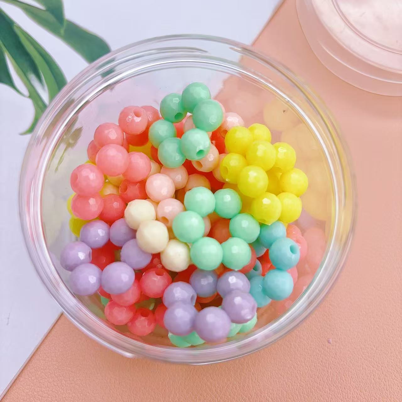 Caja de color primavera rosa caramelo corona letra acrílico agujero grande cuentas sueltas bricolaje hecho a mano collar joyería