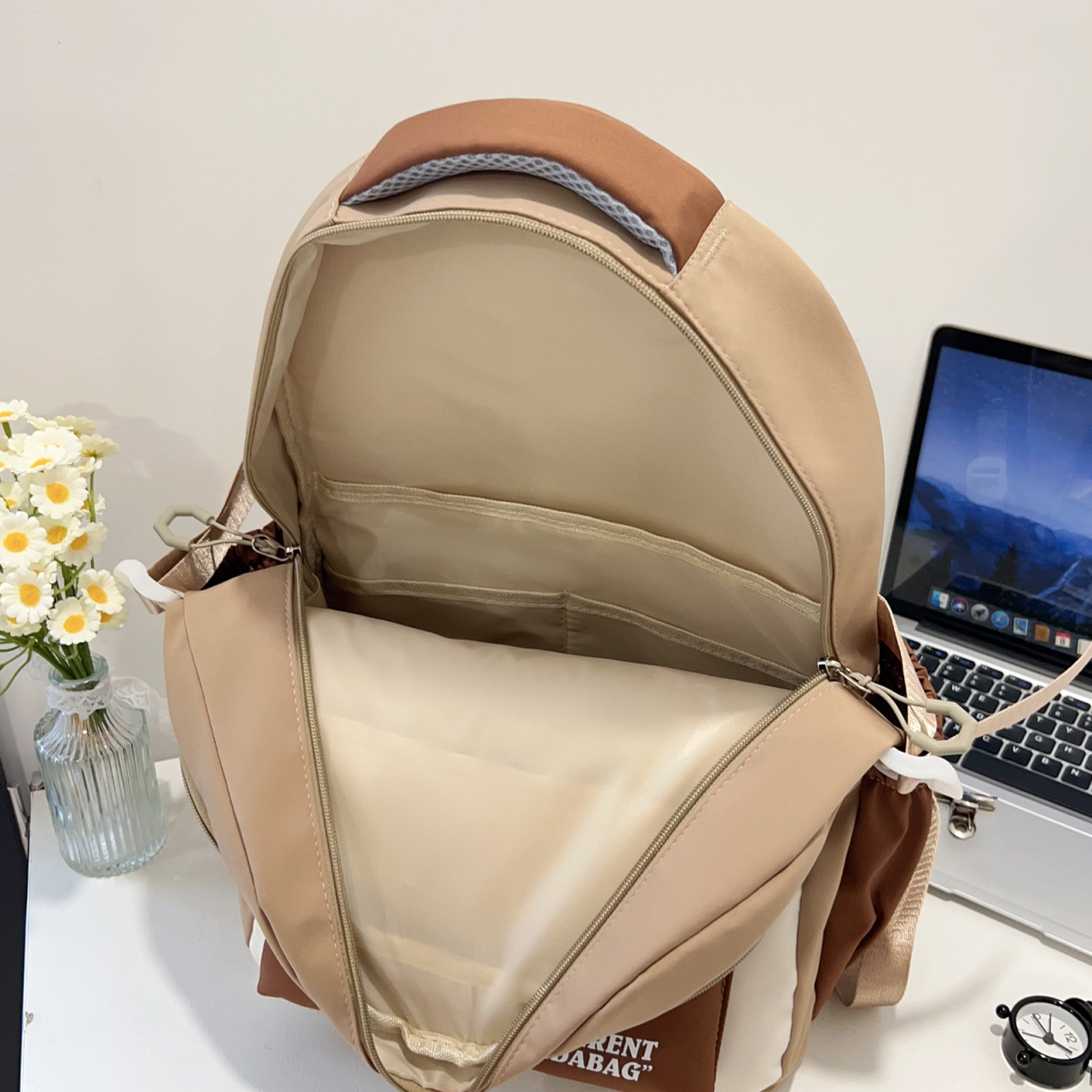 Mochila pequeña y simple de estilo coreano, escuela secundaria, escuela secundaria, escuela primaria, mochila de reducción de carga ligera, mochila de viaje de ocio, mochila femenina