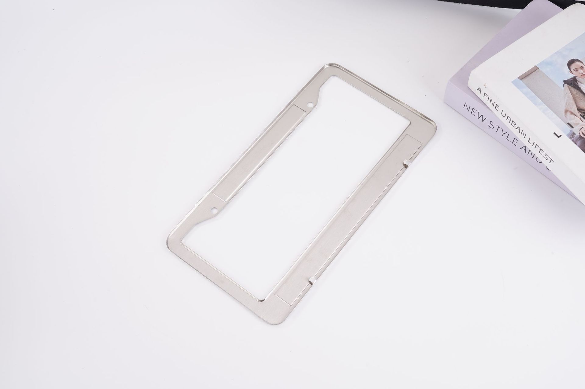 Cross-border manufacturer wholesale foreign trade aluminum alloy metal signboards, license plate frames, and logos, large quantities at favorable prices