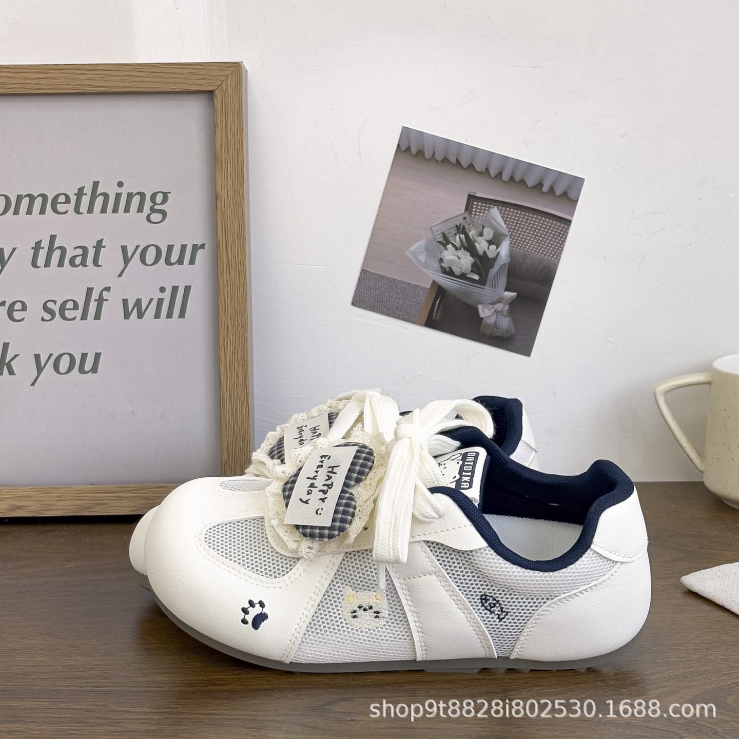 Hermoso bordado gato gato correa casual zapatos blancos para mujeres 2026 primavera nuevo estilo de alto valor versátil zapatos de entrenamiento de base plana