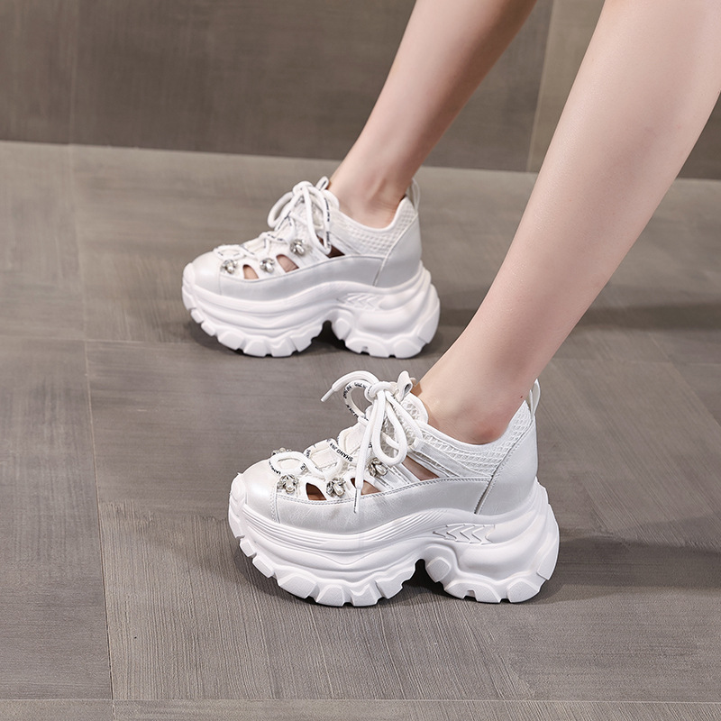 Giày thể thao nữ đế dày cut-out thoáng khí, tăng chiều cao — trắng