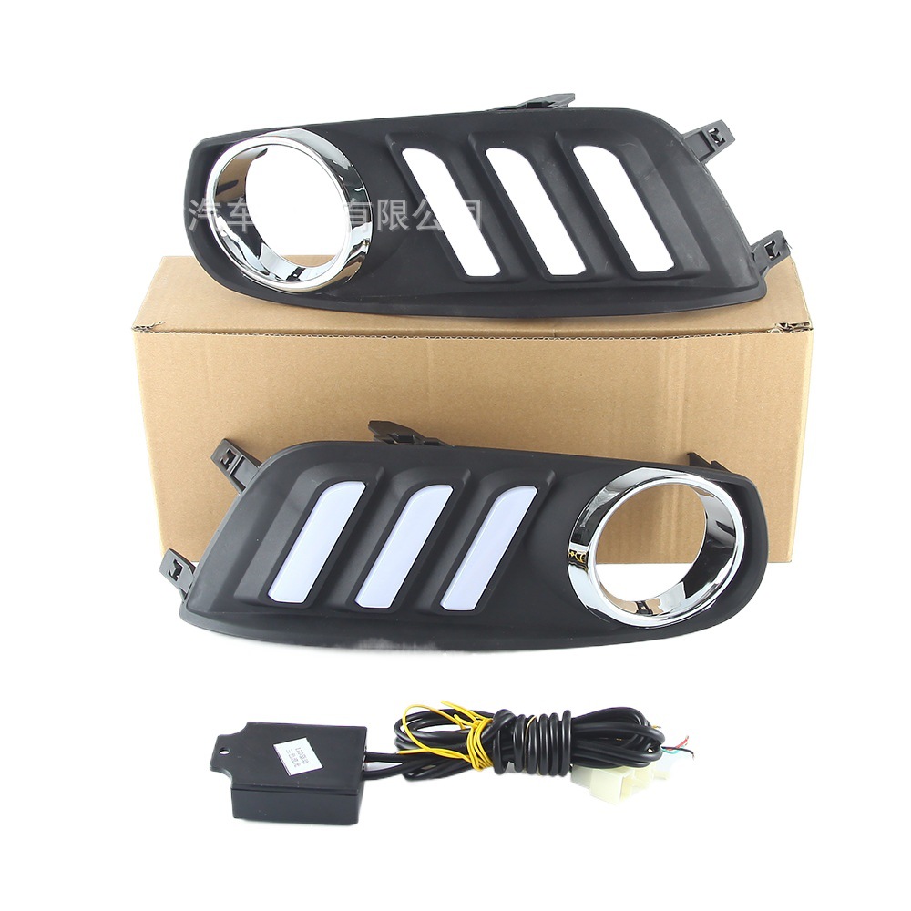 Aplicable a 12-15 Nissan Lida caballo salvaje streamer luz diurna de tres colores