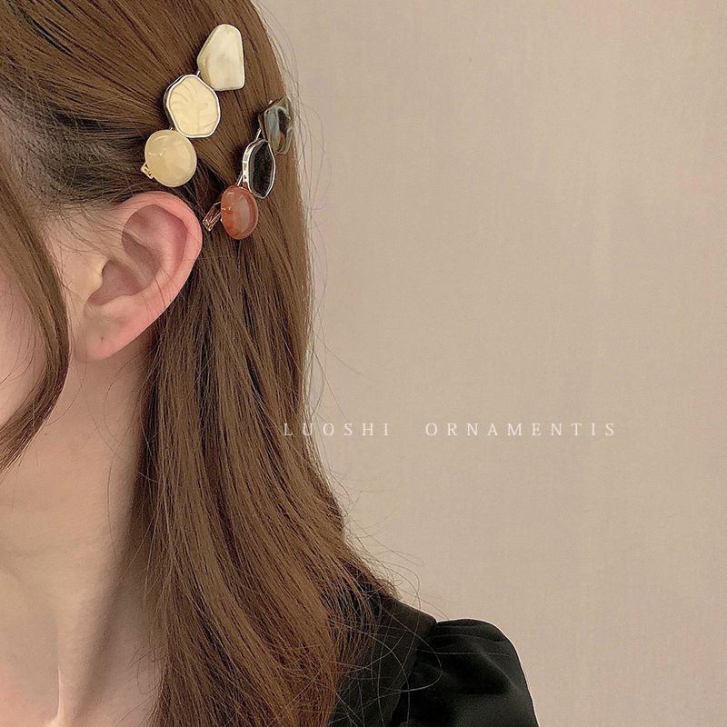 2024 perla celebridad de Internet horquilla estilo ins versión coreana de una palabra en la parte posterior de la cabeza horquilla flequillo chica accesorio para el cabello tocado