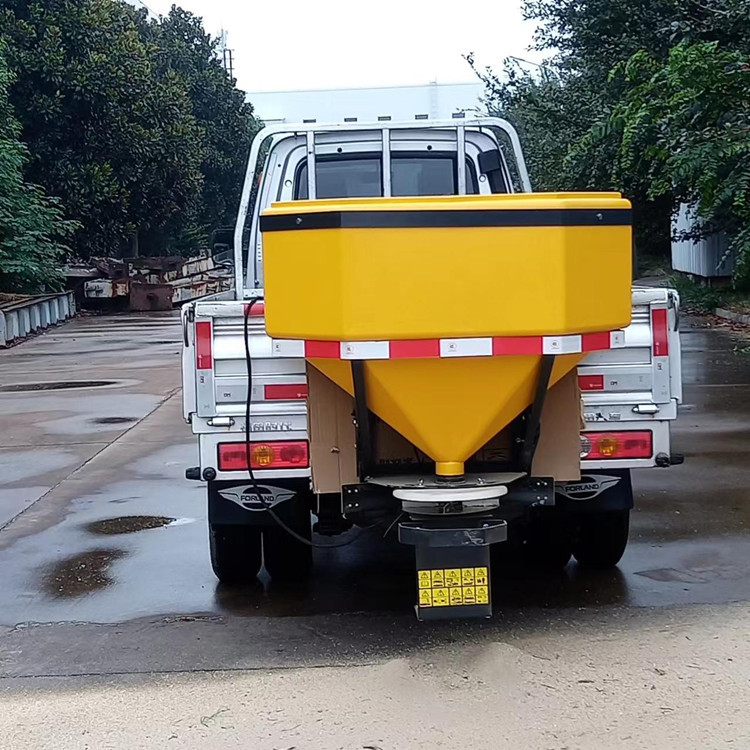 皮卡车挂式路面融雪撒盐机 0.5立方容量不锈钢电动融雪撒布机现货