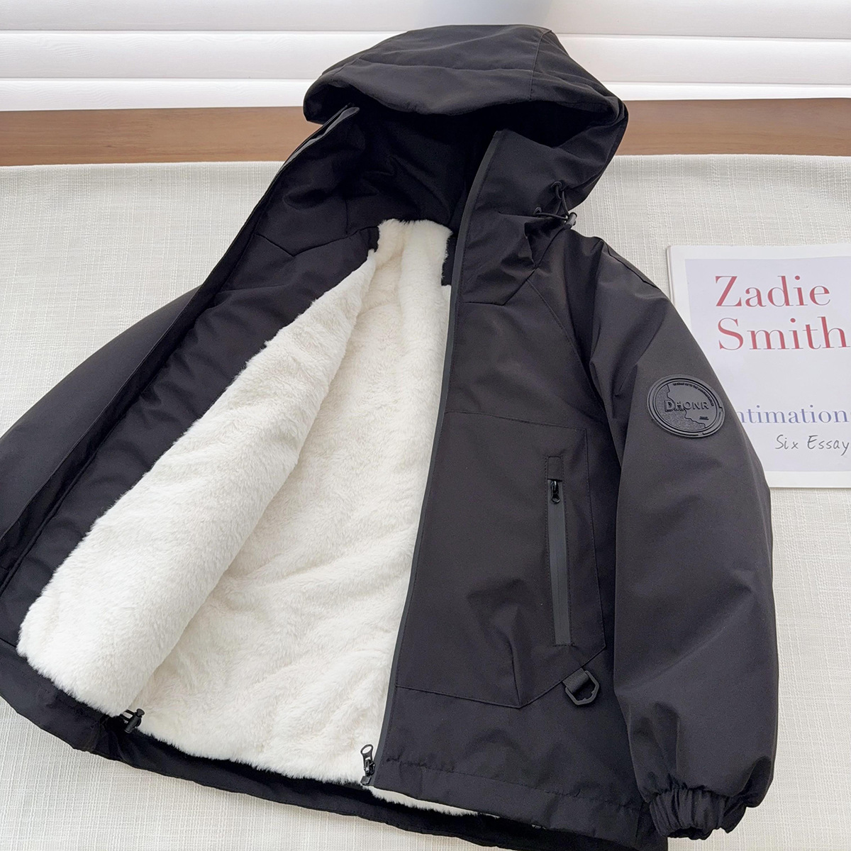 Children's winter fleece-lined thickened windproof cotton-padded jacket, 2026, suitable for medium and large children, three-proof thickened cotton-padded coat, boys' cotton-padded clothes
