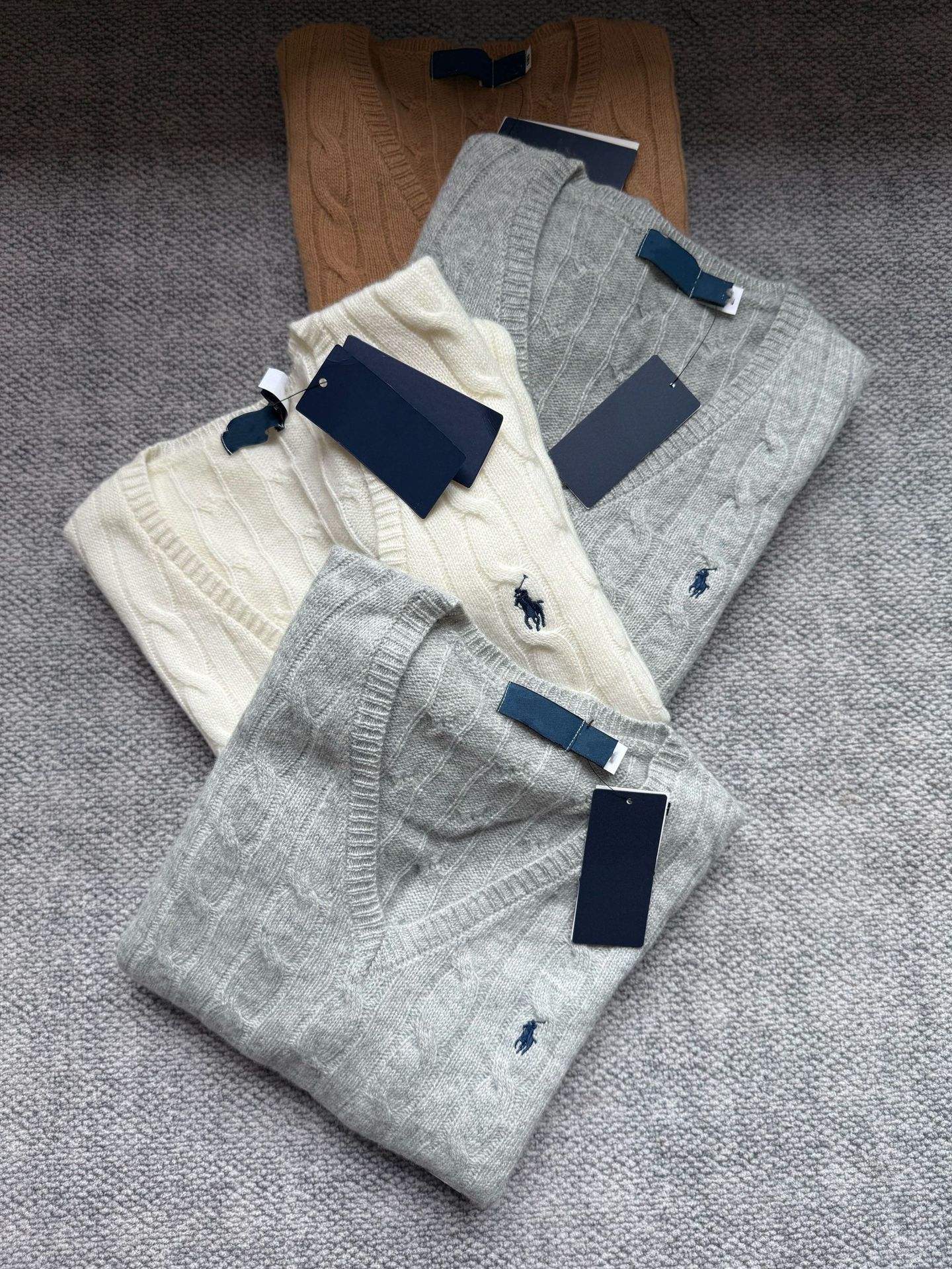 PLラフ小馬標90ウール10カシミヤツイストvネックカシミヤシャツ麻花ウールセーター女性上着