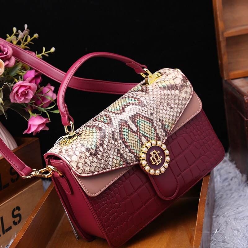 Small CD leather snake pattern contrasting color handbag for women 2024 new fashionable single shoulder crossbody bag_voghion.com