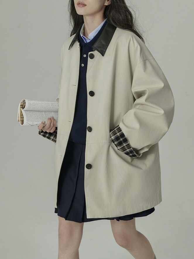 HAVERICEレストランの春日からの手紙は、レトロで高級な新型の小柄なライゼル風衣コートの女性にぶつかります。