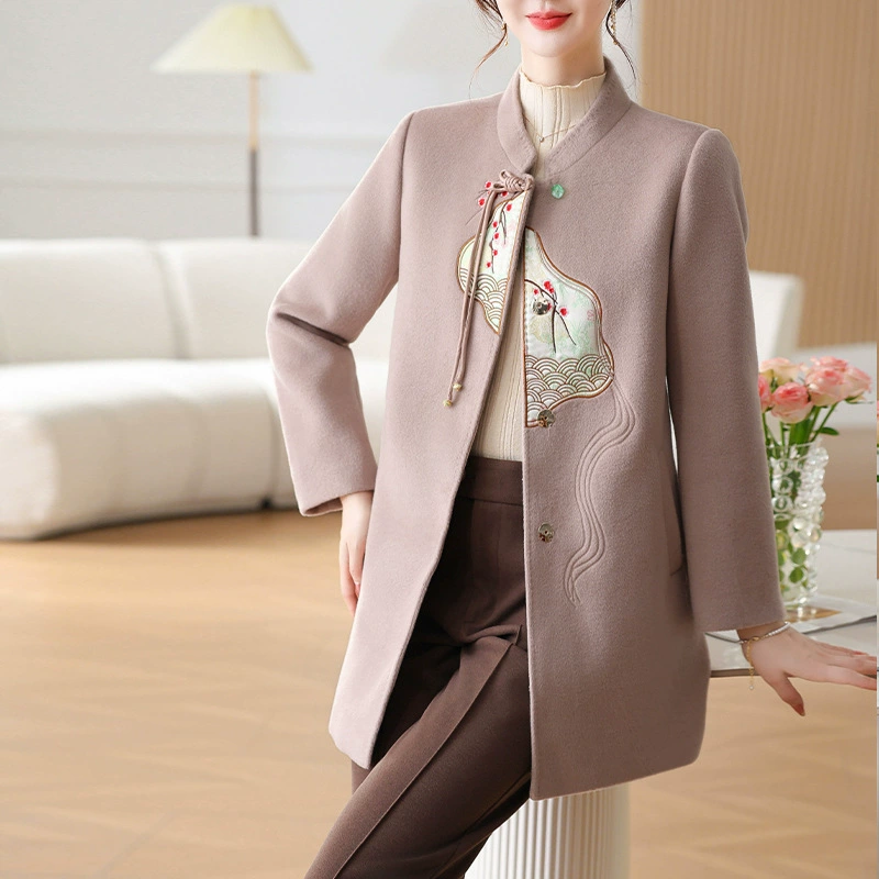 Мама средних лет одеваются осеннее и зимнее шерстяное пальто новый национальный ветер вышивка Су Ли бархатное пальто