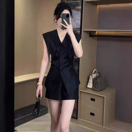 今年流行时尚运动风套装新款夏季V领减龄无袖黑色上衣两件套女装