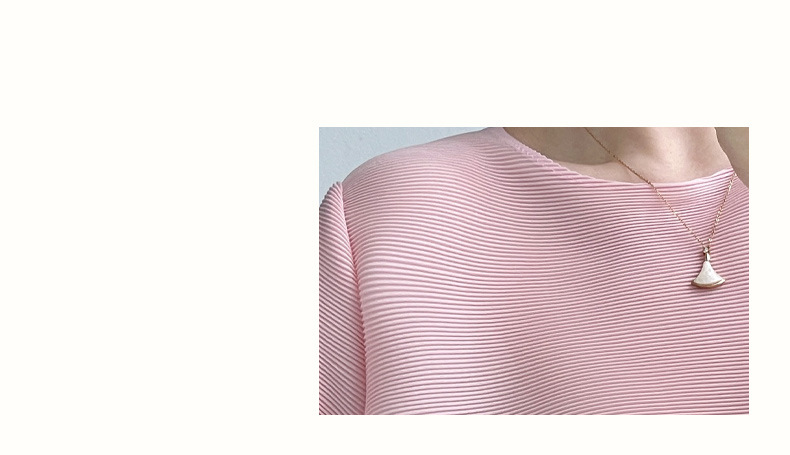 Áo thun nữ cổ tròn xếp ly phối màu đính hạt — Màu hồng chi tiết 4