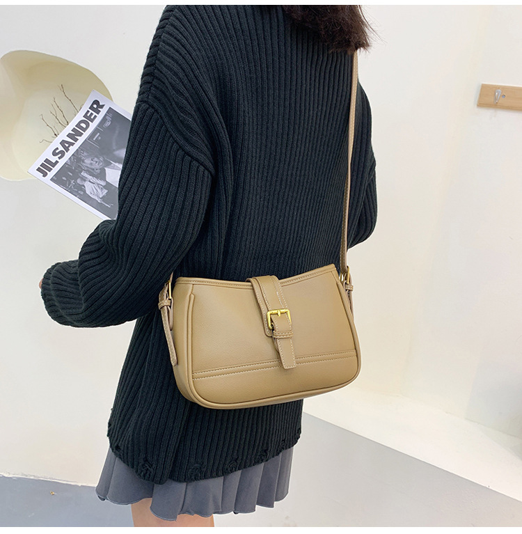 Fashion One-shoulder Handbags 2021 New Autumn And Winter Simple Stitching Leopard Print Underarm Bag display picture 3