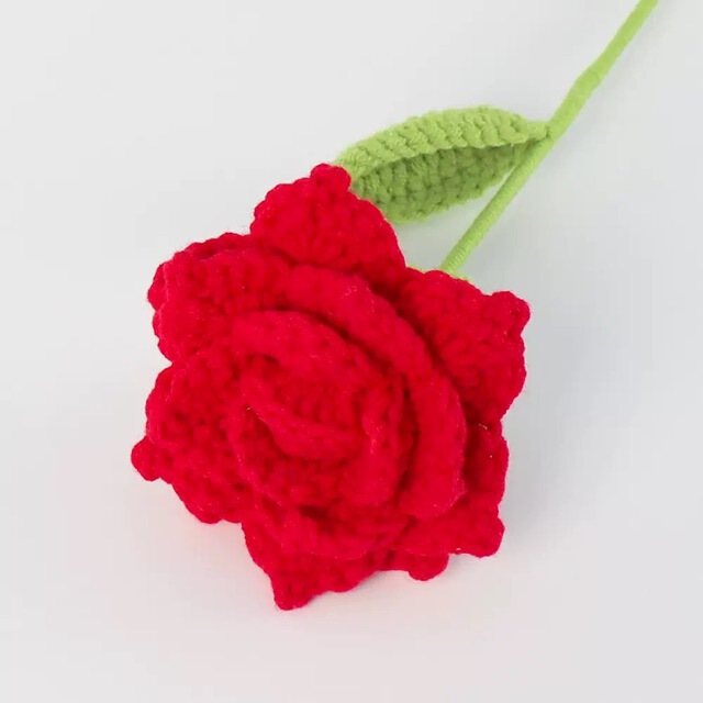 Finished cross-border woven artificial sunflower flowers, handmade knitted sunflowers, roses, and tulip stems Finished cross-border woven artificial sunflower flowers, handmade knitted sunflowers, roses, and tulip stems